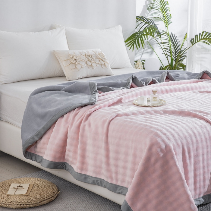 91家纺网 家纺一手货源 找家纺 卉晨家纺 2025新款牛奶绒纯色小泡泡复合毯 淡玉粉