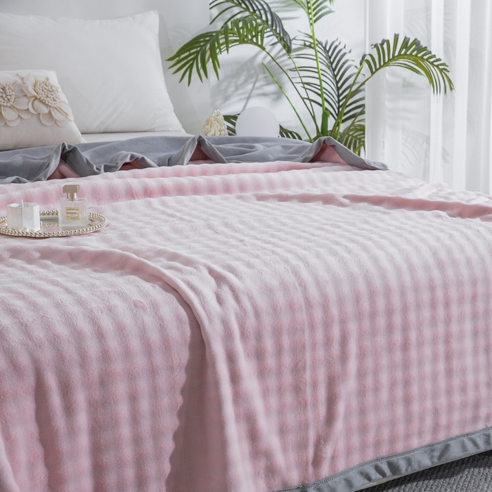 91家纺网 家纺一手货源 找家纺 卉晨家纺 2025新款牛奶绒纯色小泡泡复合毯 淡玉粉