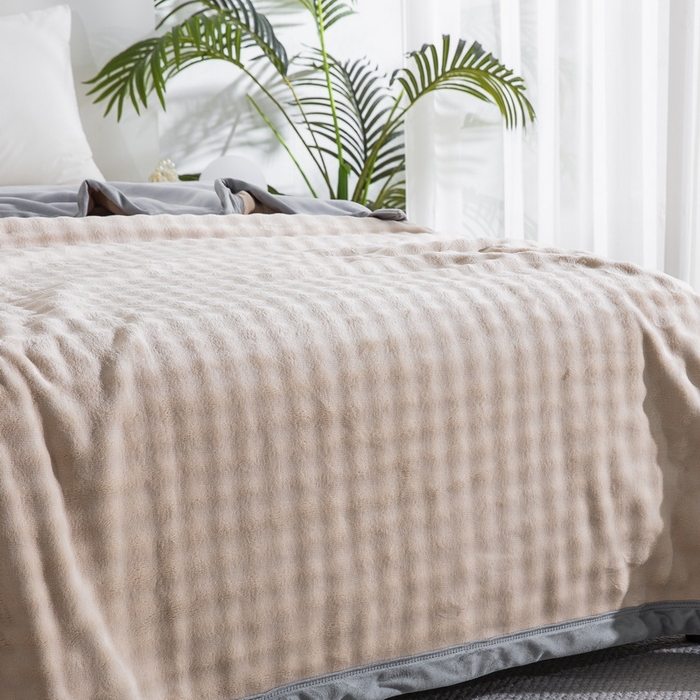 91家纺网 家纺一手货源 找家纺 卉晨家纺 2025新款牛奶绒纯色小泡泡复合毯 卡其色