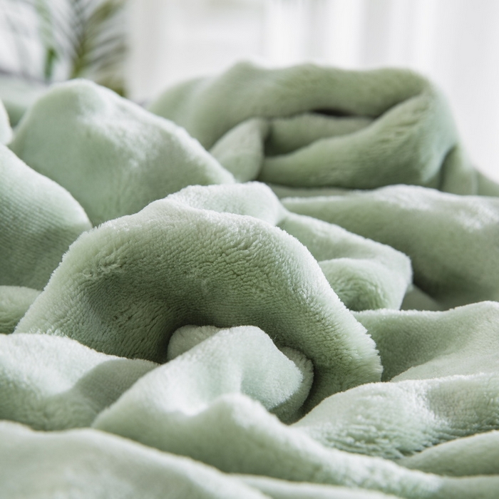 91家纺网 家纺一手货源 找家纺 卉晨家纺 2025新款牛奶绒纯色小泡泡复合毯 抹茶绿