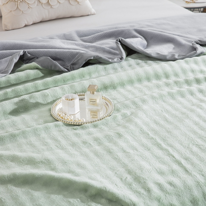 91家纺网 家纺一手货源 找家纺 卉晨家纺 2025新款牛奶绒纯色小泡泡复合毯 抹茶绿