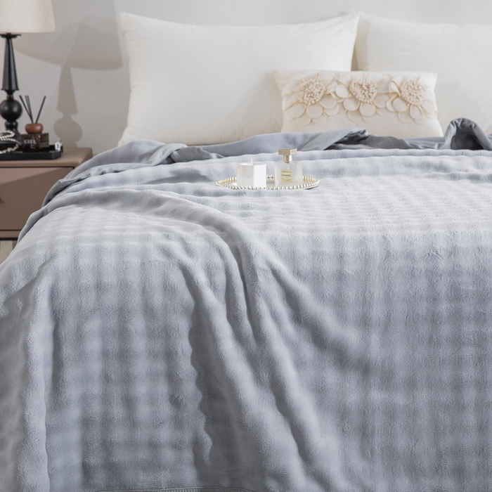 91家纺网 家纺一手货源 找家纺 卉晨家纺 2025新款牛奶绒纯色小泡泡复合毯 浅灰色