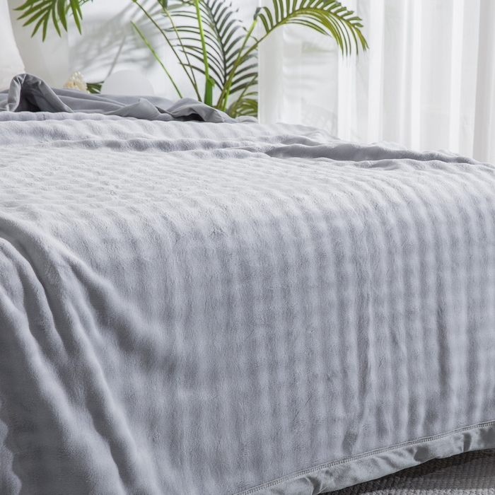 91家纺网 家纺一手货源 找家纺 卉晨家纺 2025新款牛奶绒纯色小泡泡复合毯 浅灰色