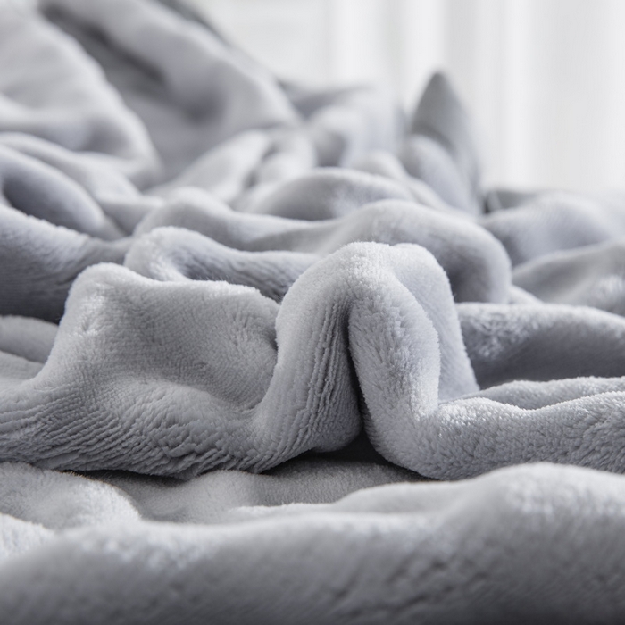 91家纺网 家纺一手货源 找家纺 卉晨家纺 2025新款牛奶绒纯色小泡泡复合毯 浅灰色