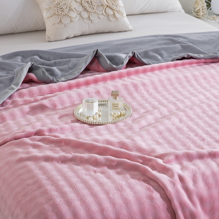 91家纺网 家纺一手货源 找家纺 卉晨家纺 2025新款牛奶绒纯色小泡泡复合毯 浅梅粉