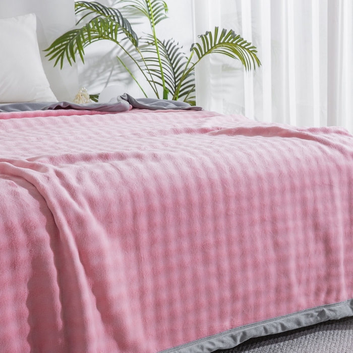 91家纺网 家纺一手货源 找家纺 卉晨家纺 2025新款牛奶绒纯色小泡泡复合毯 浅梅粉