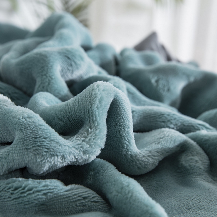 91家纺网 家纺一手货源 找家纺 卉晨家纺 2025新款牛奶绒纯色小泡泡复合毯 浅墨兰