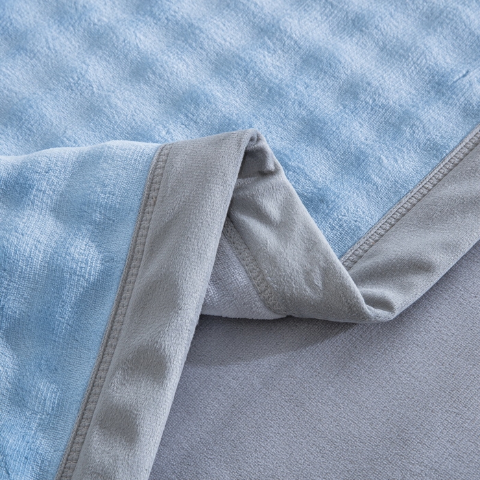 91家纺网 家纺一手货源 找家纺 卉晨家纺 2025新款牛奶绒纯色小泡泡复合毯 天空蓝