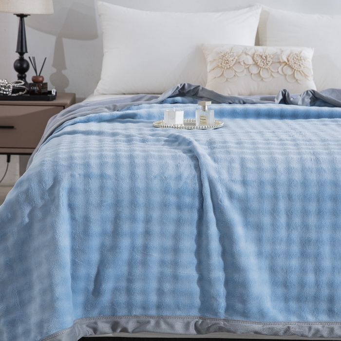 91家纺网 家纺一手货源 找家纺 卉晨家纺 2025新款牛奶绒纯色小泡泡复合毯 天空蓝