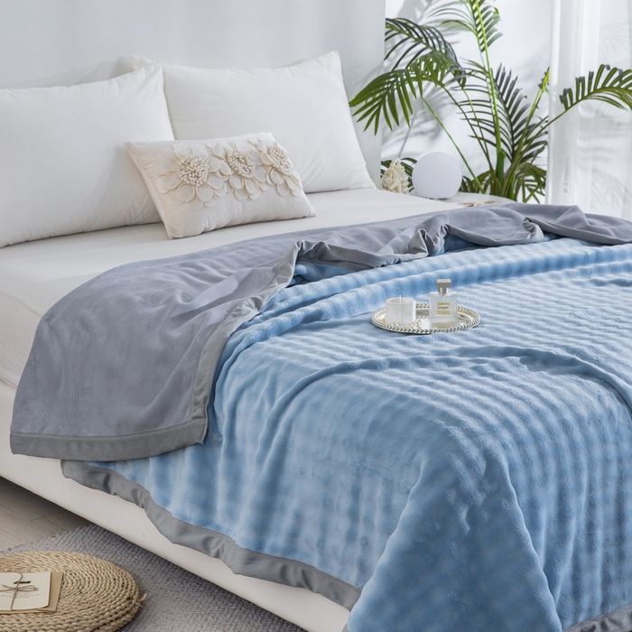 91家纺网 家纺一手货源 找家纺 卉晨家纺 2025新款牛奶绒纯色小泡泡复合毯 天空蓝