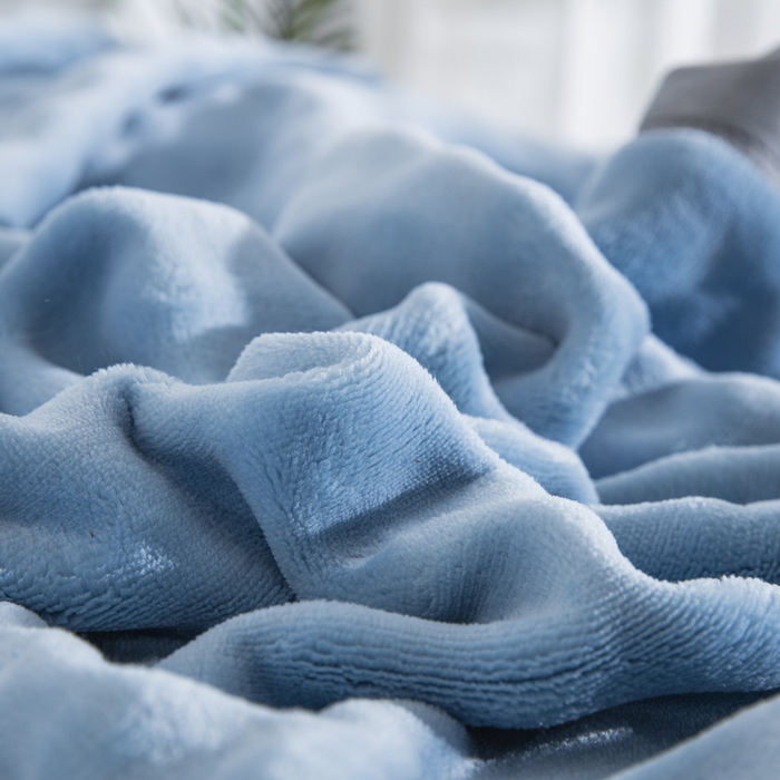 91家纺网 家纺一手货源 找家纺 卉晨家纺 2025新款牛奶绒纯色小泡泡复合毯 天空蓝