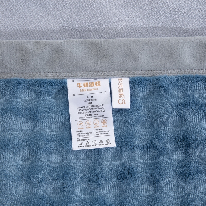 91家纺网 家纺一手货源 找家纺 卉晨家纺 2025新款牛奶绒纯色小泡泡复合毯 午夜蓝