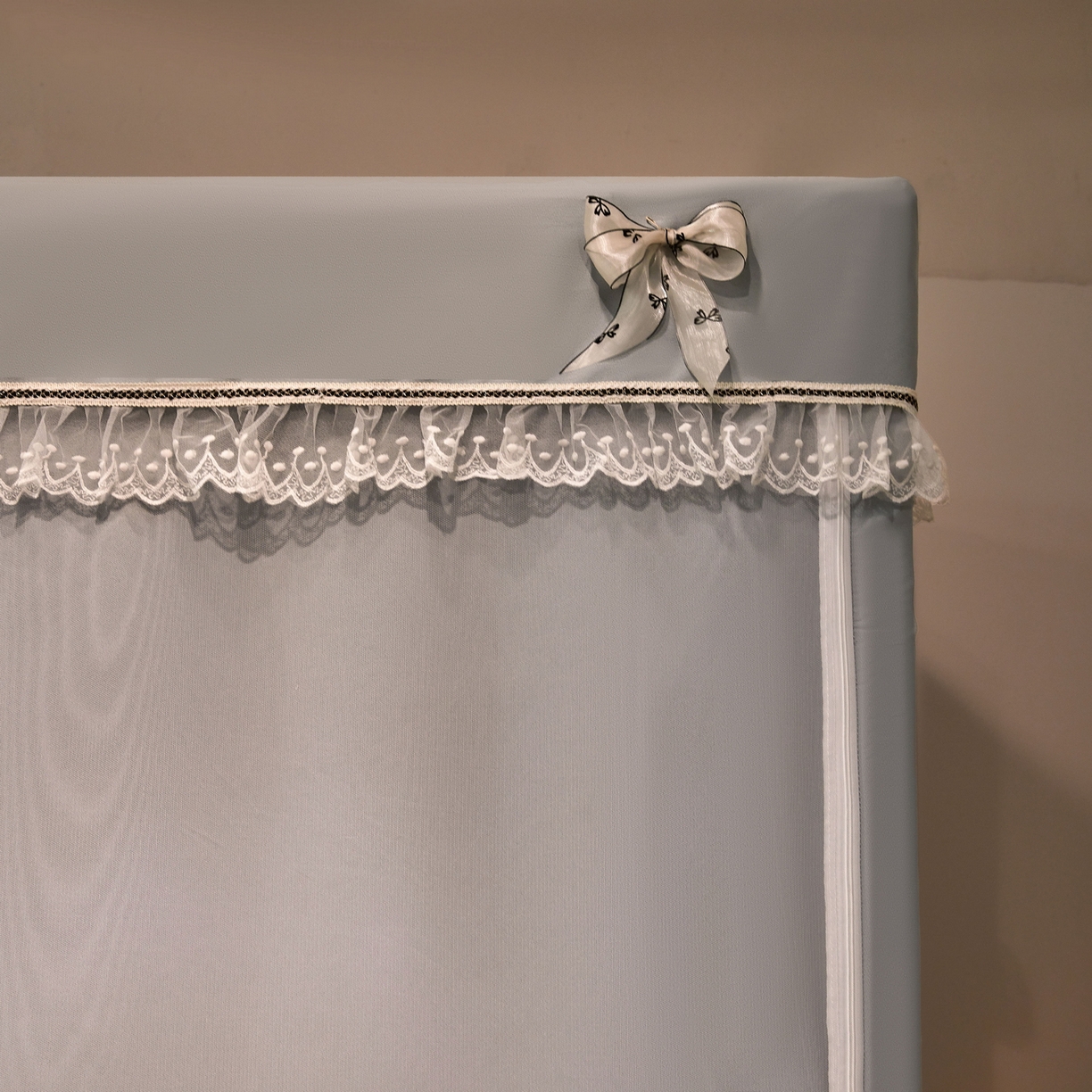 91家纺网 家纺一手货源 找家纺 夏彩 2025新款棉麻雪纺绣花防遮光铁艺烤漆学生蚊帐-88627 88627-蓝灰