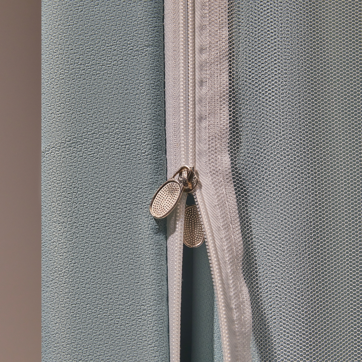 91家纺网 家纺一手货源 找家纺 夏彩 2025新款棉麻雪纺绣花防遮光铁艺烤漆学生蚊帐-88627 88627-蓝绿