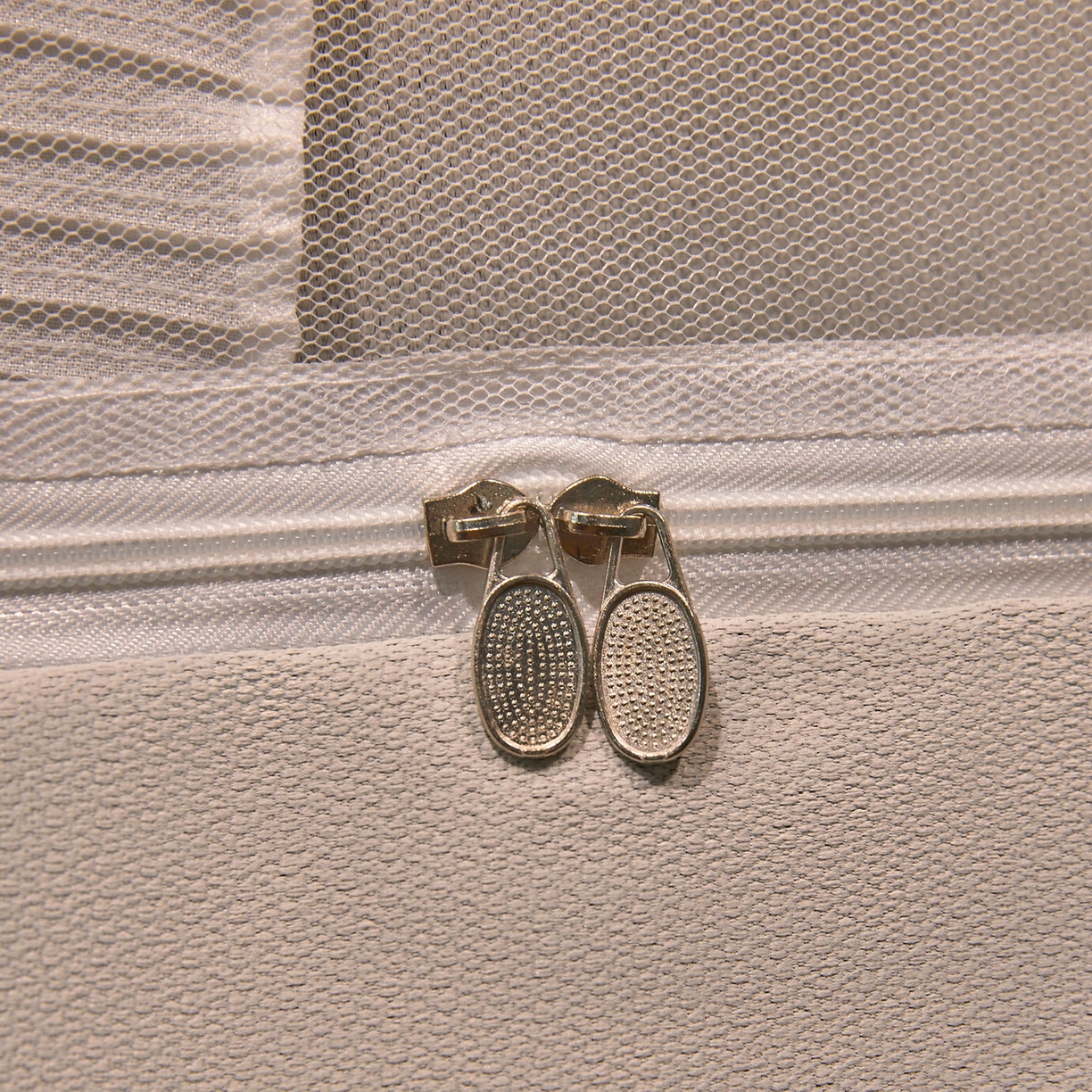 91家纺网 家纺一手货源 找家纺 夏彩 2025新款棉麻雪纺绣花防遮光铁艺烤漆学生蚊帐-88627 88627-暖灰