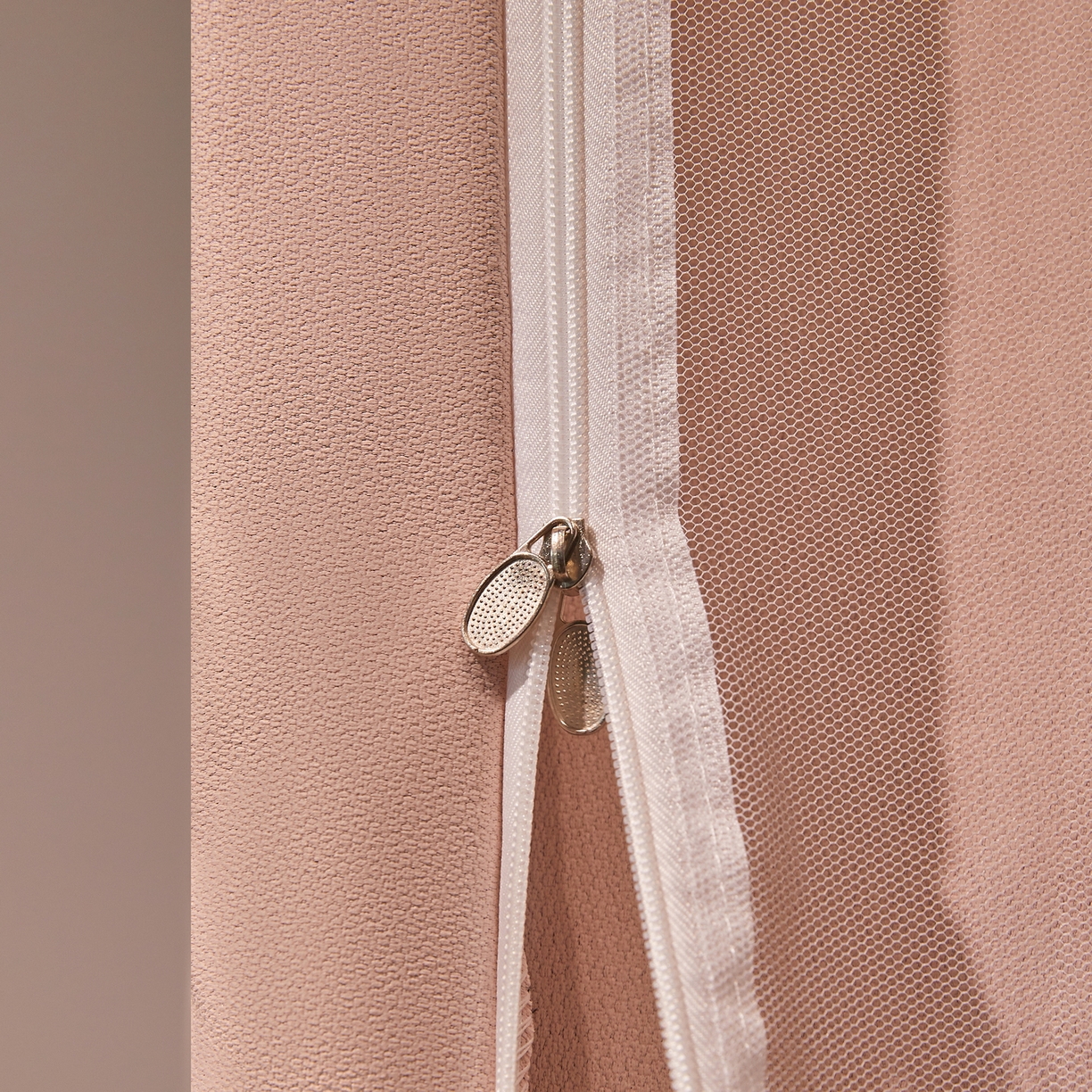 91家纺网 家纺一手货源 找家纺 夏彩 2025新款棉麻雪纺绣花防遮光铁艺烤漆学生蚊帐-88627 88627-浅粉玉