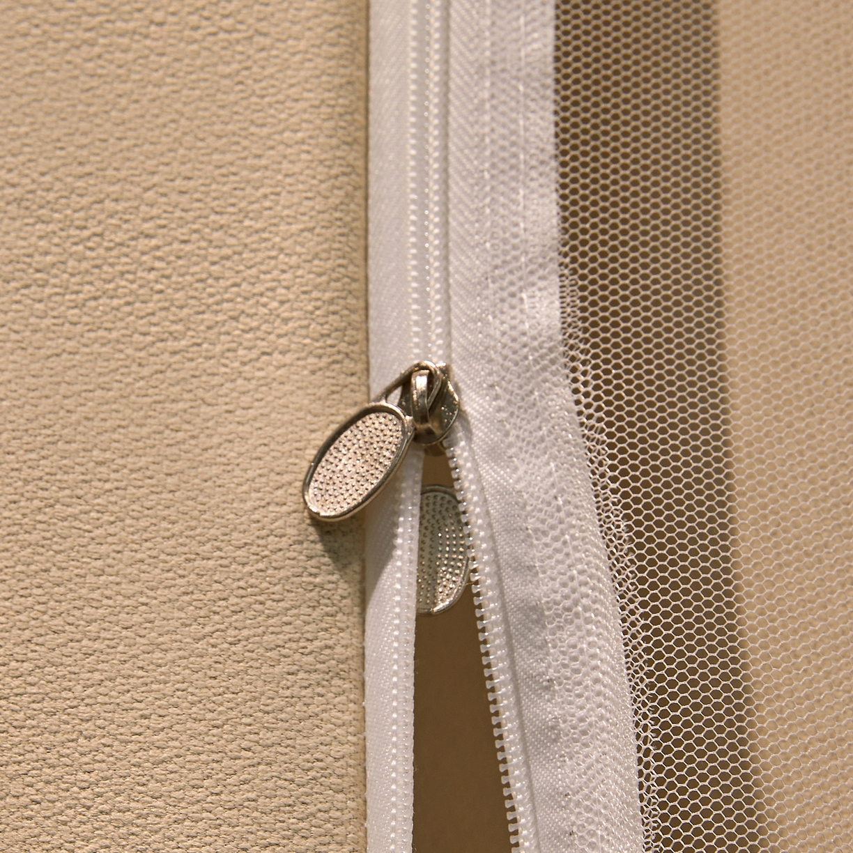 91家纺网 家纺一手货源 找家纺 夏彩 2025新款棉麻雪纺绣花防遮光铁艺烤漆学生蚊帐-88627 88627-香槟