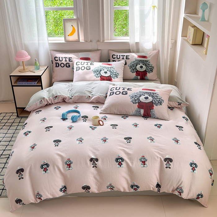 91家纺网 家纺一手货源 找家纺 RYB红黄兰 2025新款ins卡通设计师原创5D立体数码全棉纯棉双层纱四件套系列 粉色小奶狗