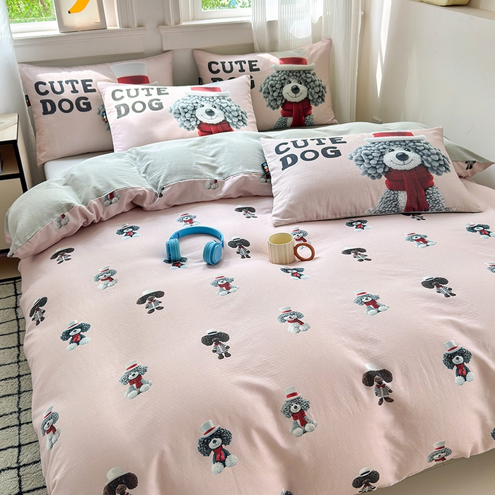 91家纺网 家纺一手货源 找家纺 RYB红黄兰 2025新款ins卡通设计师原创5D立体数码全棉纯棉双层纱四件套系列 粉色小奶狗