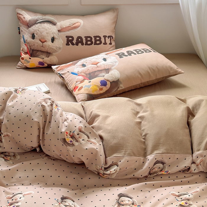 91家纺网 家纺一手货源 找家纺 RYB红黄兰 2025新款ins卡通设计师原创5D立体数码全棉纯棉双层纱四件套系列 巧克力兔兔