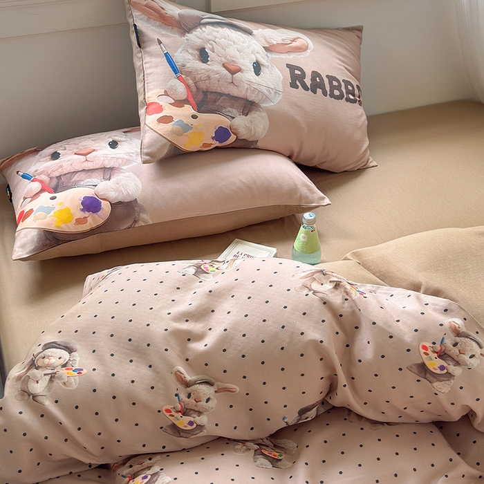 91家纺网 家纺一手货源 找家纺 RYB红黄兰 2025新款ins卡通设计师原创5D立体数码全棉纯棉双层纱四件套系列 巧克力兔兔