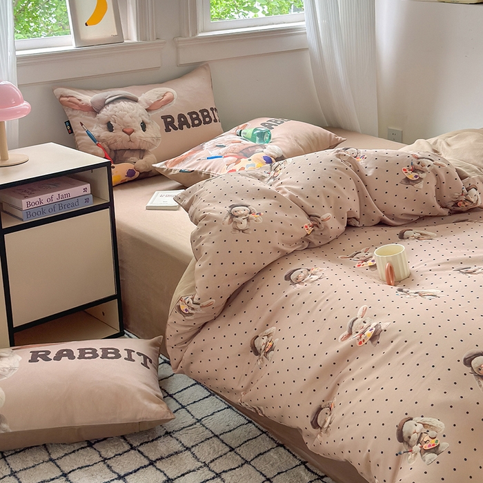 91家纺网 家纺一手货源 找家纺 RYB红黄兰 2025新款ins卡通设计师原创5D立体数码全棉纯棉双层纱四件套系列 巧克力兔兔