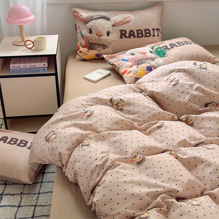 91家纺网 家纺一手货源 找家纺 RYB红黄兰 2025新款ins卡通设计师原创5D立体数码全棉纯棉双层纱四件套系列 巧克力兔兔