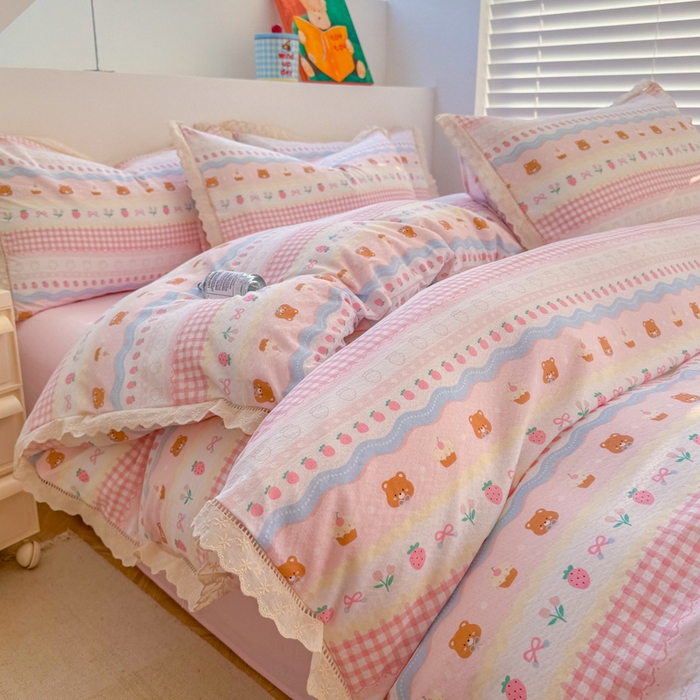 91家纺网 家纺一手货源 找家纺 艾特你 2025新款云感双层纱镂空花边四件套 花边款-蛋糕草莓