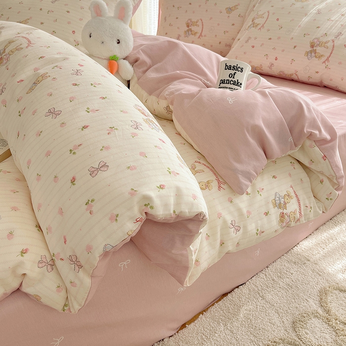 91家纺网 家纺一手货源 找家纺 瑞莱 2025新款开学季全棉纯棉萌趣印花四件套 甜蜜纪念日