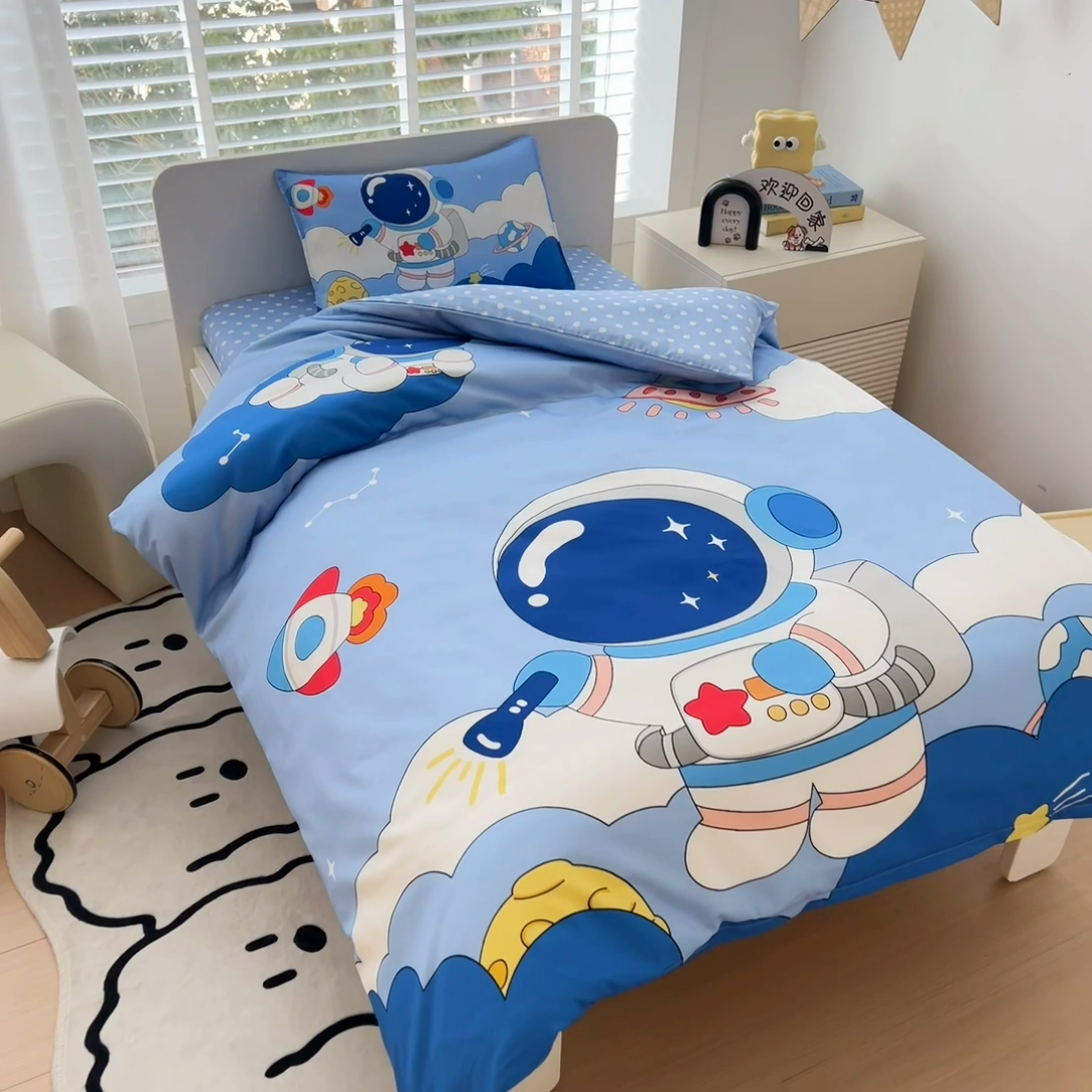 91家纺网 家纺一手货源 找家纺 2025新品全棉大版幼儿园三件套儿童被褥六件套宝宝午睡入园婴儿床床上用品 宇宙探险