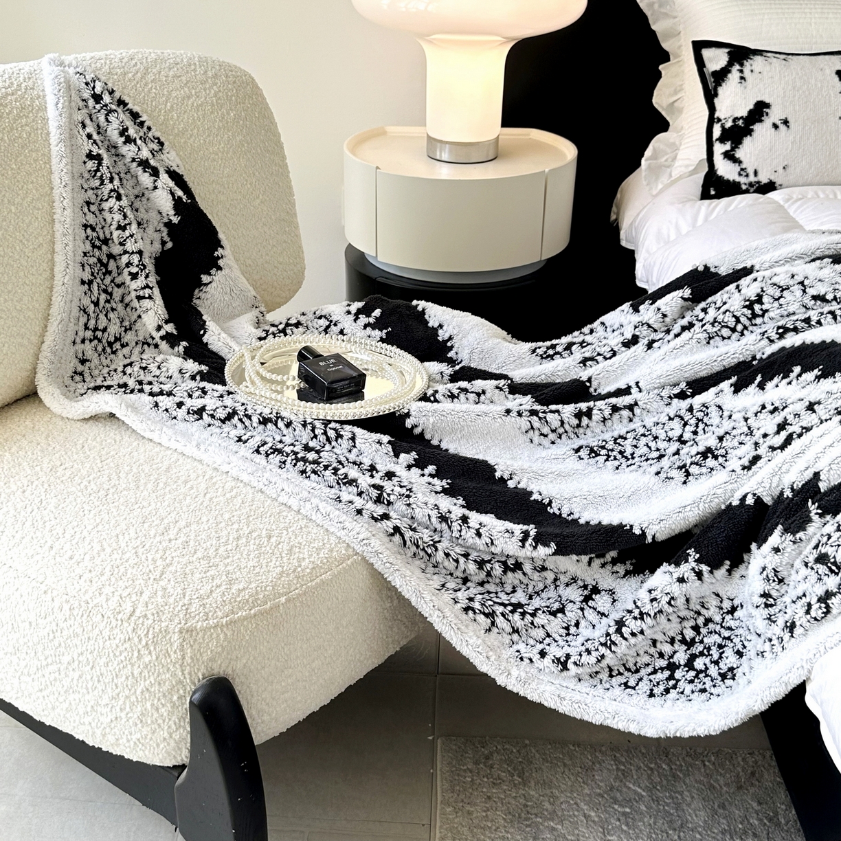 91家纺网 家纺一手货源 找家纺 春妮家纺 2025新款阳离子塔芙绒舒棉绒毛毯 塔芙-雾黑