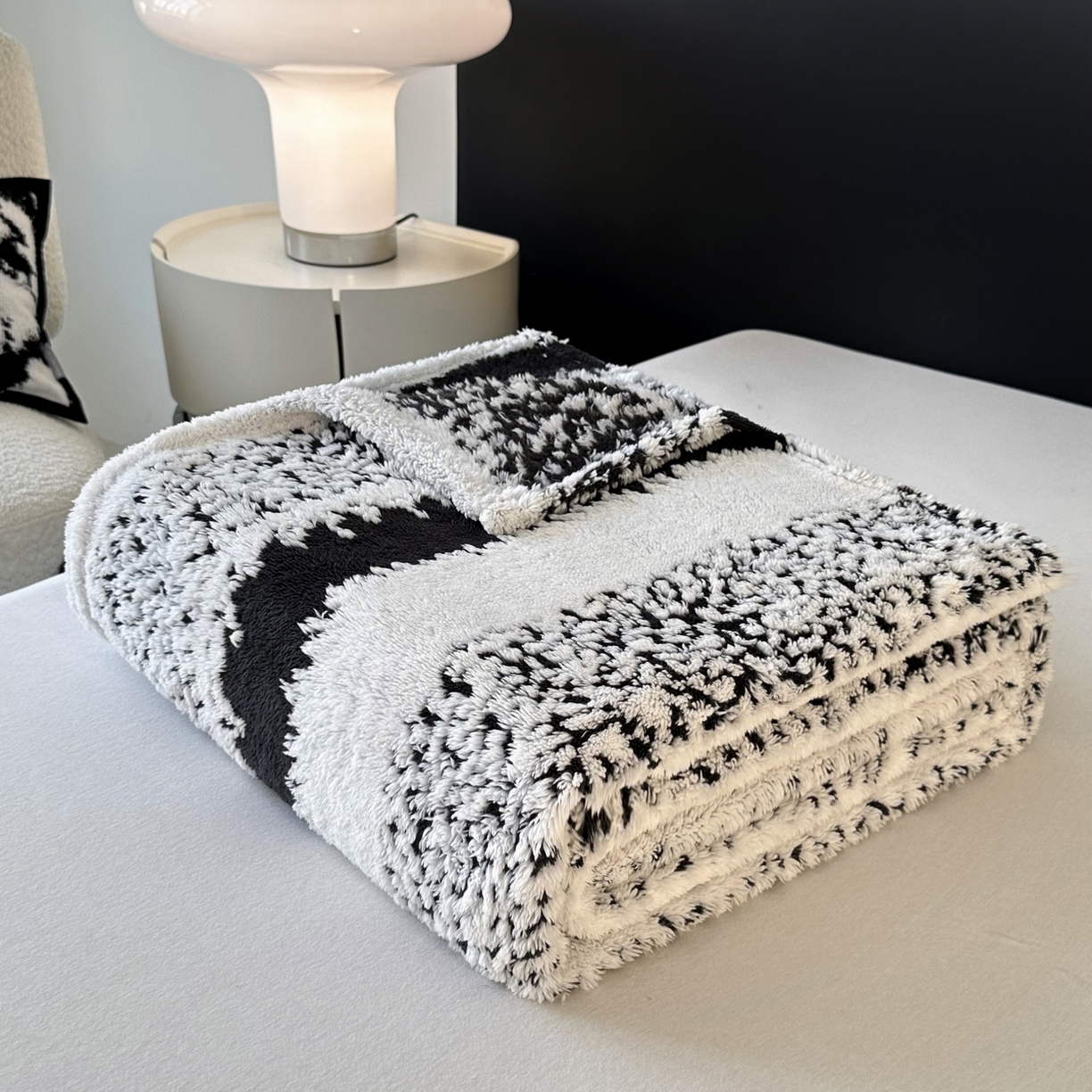 91家纺网 家纺一手货源 找家纺 春妮家纺 2025新款阳离子塔芙绒舒棉绒毛毯 塔芙-雾黑