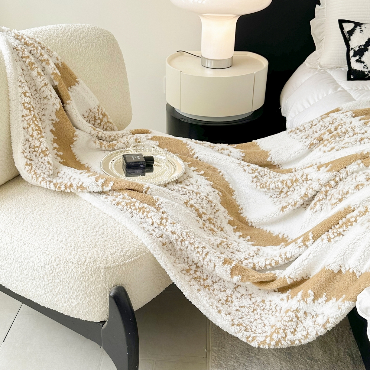 91家纺网 家纺一手货源 找家纺 春妮家纺 2025新款阳离子塔芙绒舒棉绒毛毯 塔芙-米黄