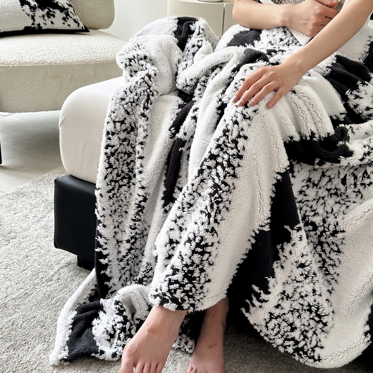 91家纺网 家纺一手货源 找家纺 春妮家纺 2025新款阳离子塔芙绒舒棉绒毛毯 塔芙-雾黑