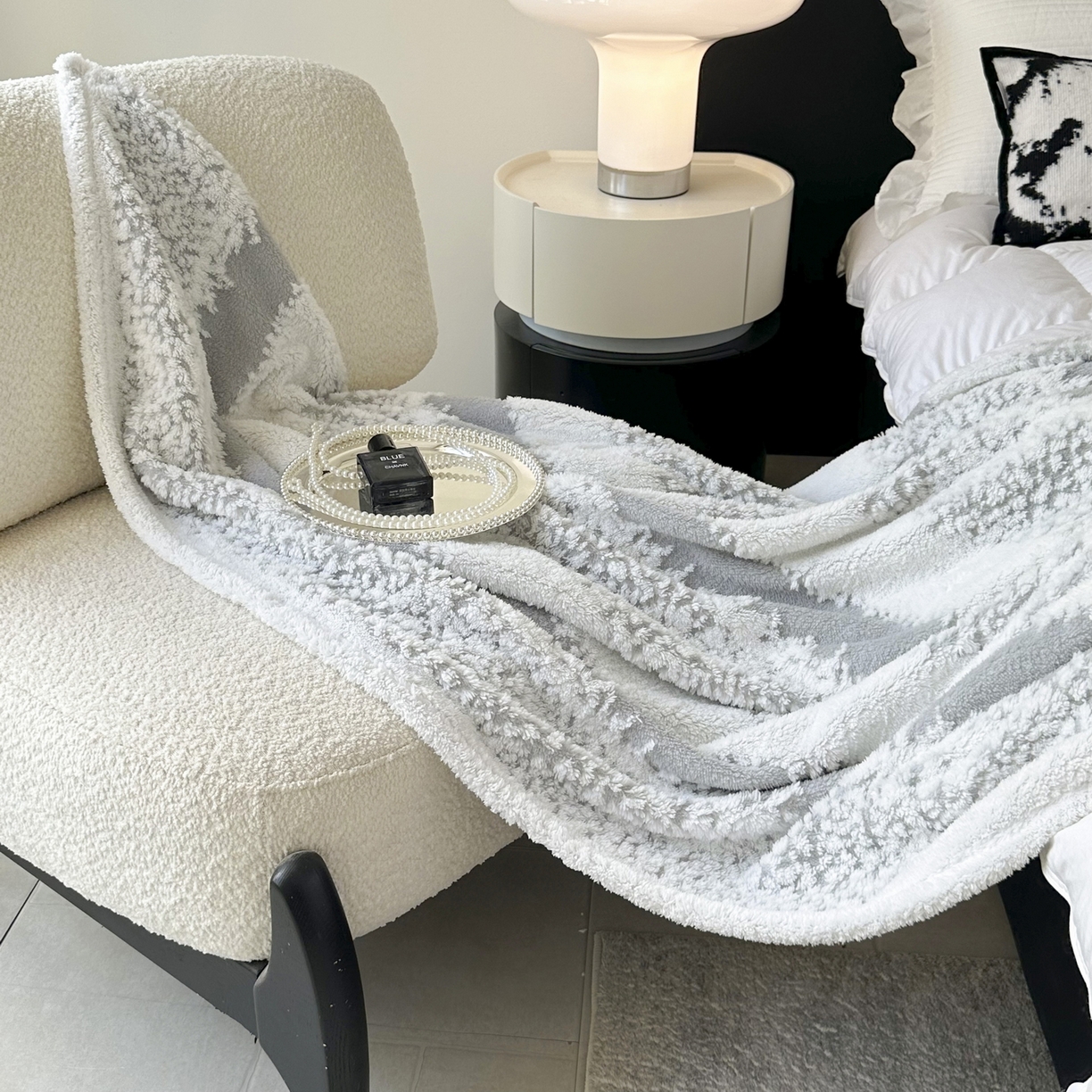 91家纺网 家纺一手货源 找家纺 春妮家纺 2025新款阳离子塔芙绒舒棉绒毛毯 塔芙-浅灰