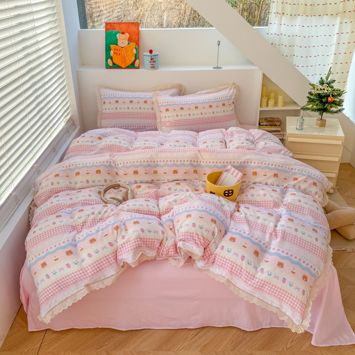 91家纺网 家纺一手货源 找家纺 艾特你 2025新款云感双层纱镂空花边四件套 花边款-蛋糕草莓