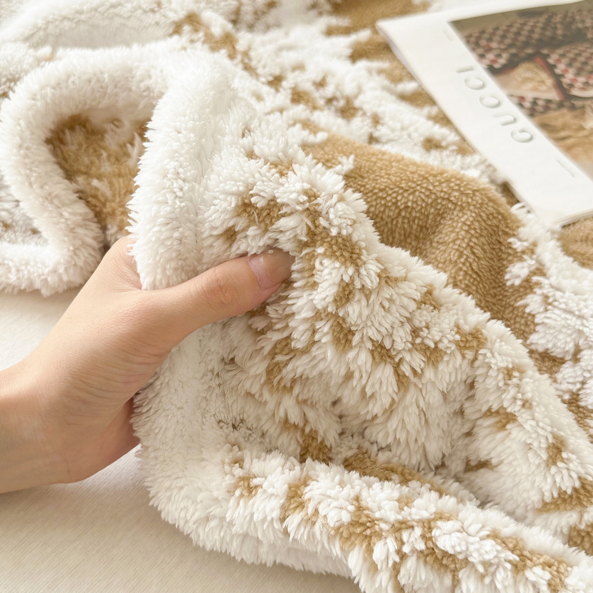 91家纺网 家纺一手货源 找家纺 春妮家纺 2025新款阳离子塔芙绒舒棉绒毛毯 塔芙-米黄