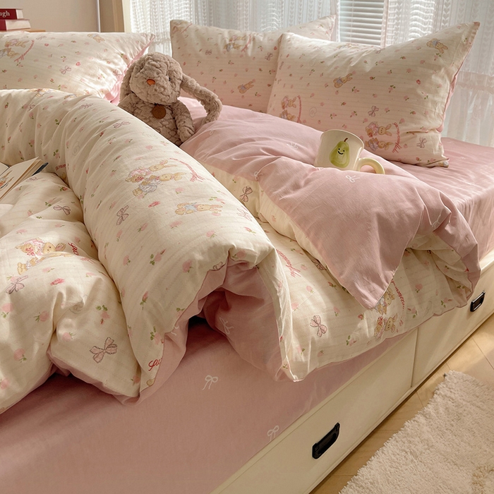 91家纺网 家纺一手货源 找家纺 瑞莱 2025新款开学季全棉纯棉萌趣印花四件套 甜蜜纪念日