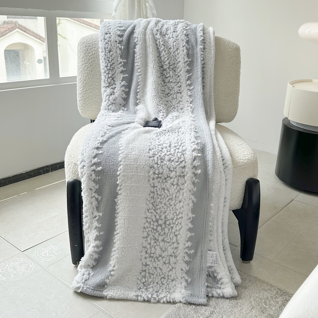 91家纺网 家纺一手货源 找家纺 春妮家纺 2025新款阳离子塔芙绒舒棉绒毛毯 塔芙-浅灰