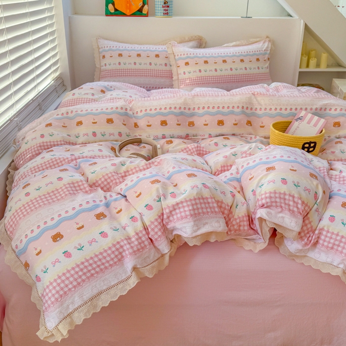 91家纺网 家纺一手货源 找家纺 艾特你 2025新款云感双层纱镂空花边四件套 花边款-蛋糕草莓