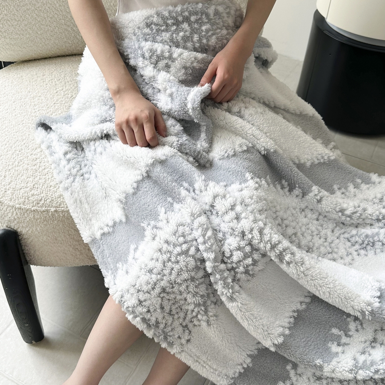 91家纺网 家纺一手货源 找家纺 春妮家纺 2025新款阳离子塔芙绒舒棉绒毛毯 塔芙-浅灰