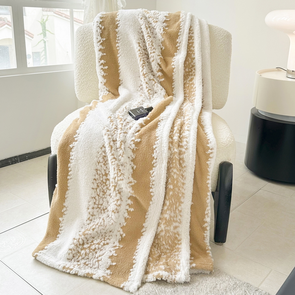 91家纺网 家纺一手货源 找家纺 春妮家纺 2025新款阳离子塔芙绒舒棉绒毛毯 塔芙-米黄