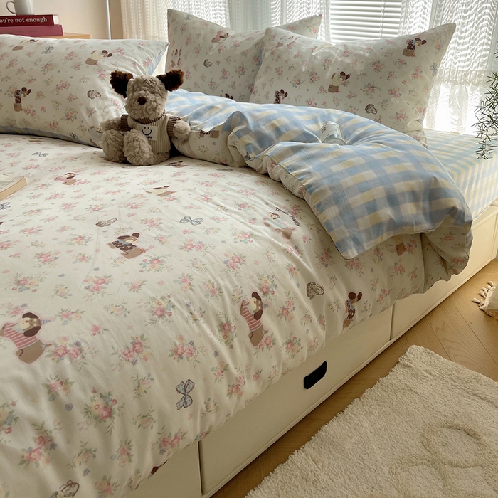 91家纺网 家纺一手货源 找家纺 瑞莱 2025新款开学季全棉纯棉萌趣印花四件套 花田小狗