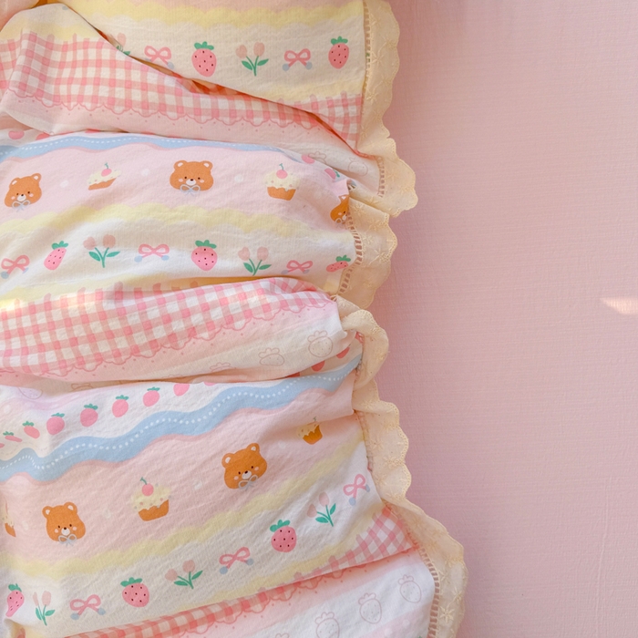 91家纺网 家纺一手货源 找家纺 艾特你 2025新款云感双层纱镂空花边四件套 花边款-蛋糕草莓