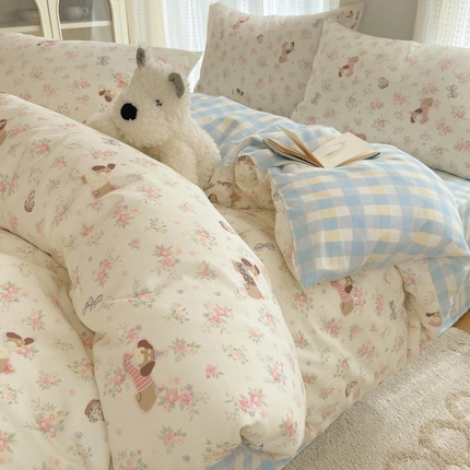 91家纺网 家纺一手货源 找家纺 瑞莱 2025新款开学季全棉纯棉萌趣印花四件套 花田小狗