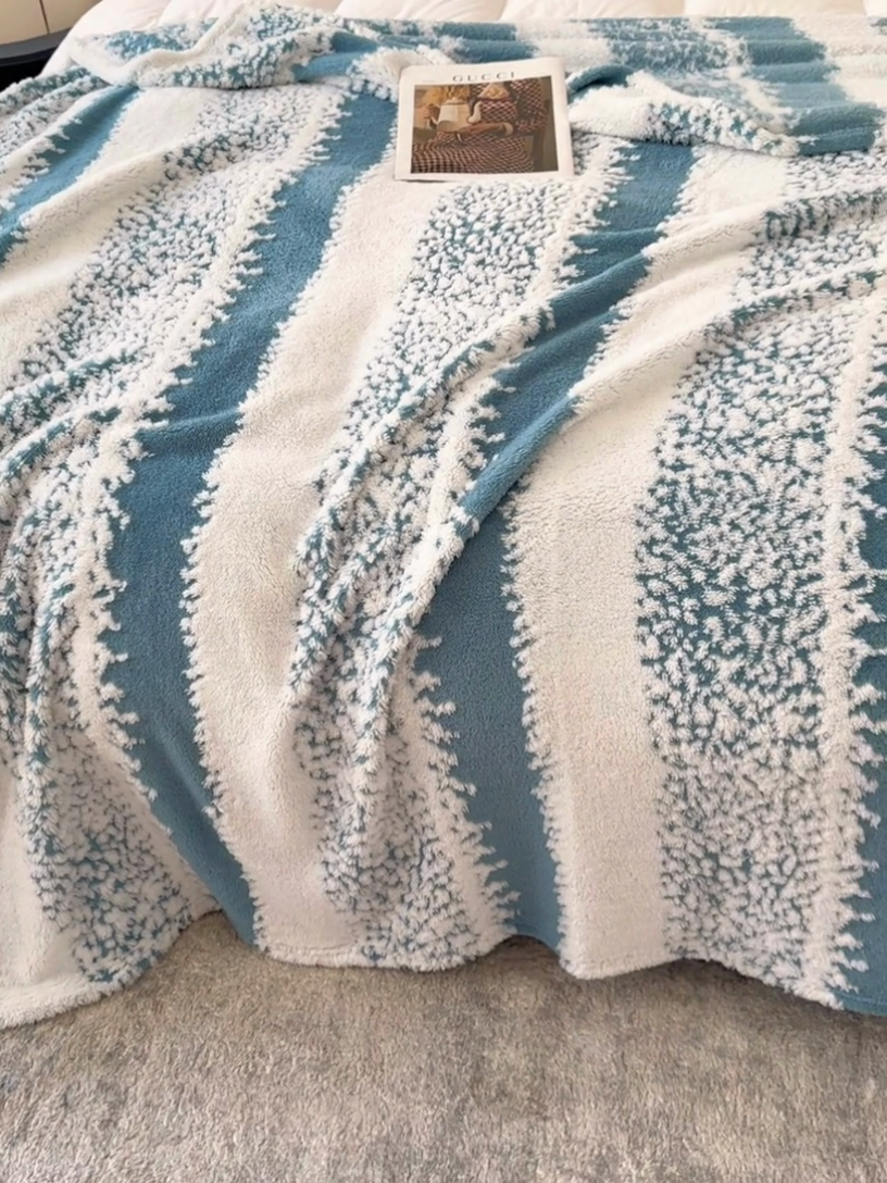 91家纺网 家纺一手货源 找家纺 春妮家纺 2025新款阳离子塔芙绒舒棉绒毛毯 塔芙-幽蓝