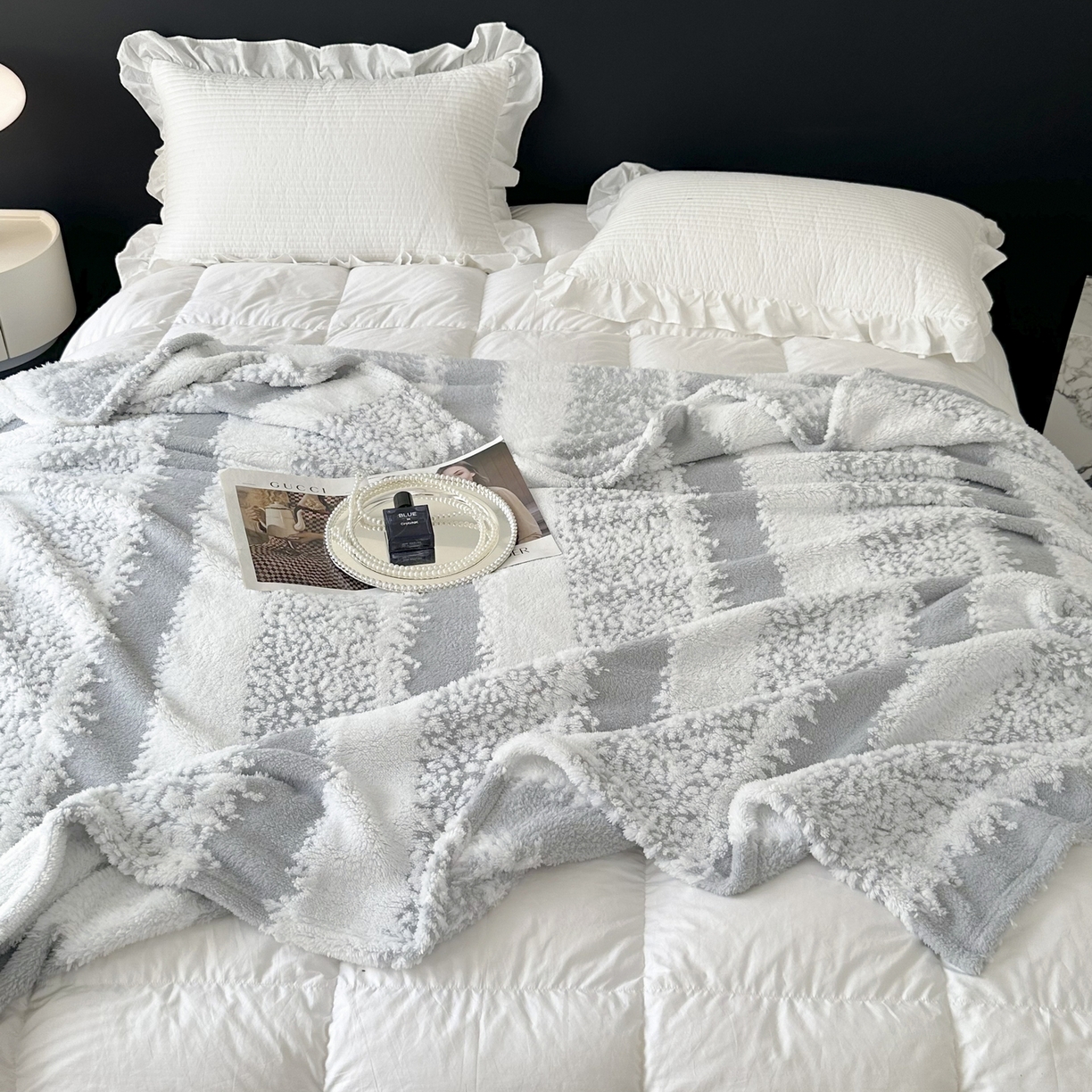 91家纺网 家纺一手货源 找家纺 春妮家纺 2025新款阳离子塔芙绒舒棉绒毛毯 塔芙-浅灰