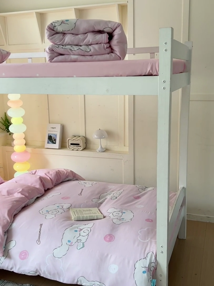 91家纺网 家纺一手货源 找家纺 海岛哥哥 2025新款A类云朵水洗棉三丽鸥正版授权四件套-学生床 三丽鸥-软萌玉桂狗粉