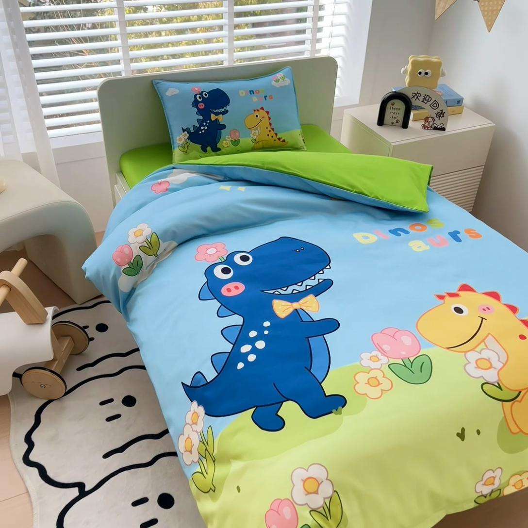 91家纺网 家纺一手货源 找家纺  2025新品全棉大版幼儿园三件套儿童被褥六件套宝宝午睡入园婴儿床床上用品 恐龙花园