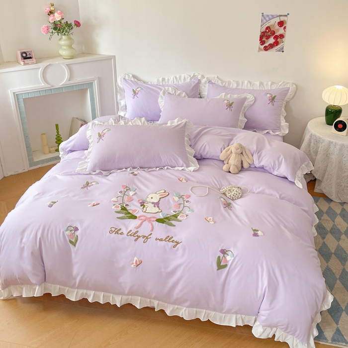 91家纺网 家纺一手货源 找家纺 易禾家纺 2025新款韩版小清新毛巾绣水洗棉四件套学生宿舍三件套铃兰小兔系列（专板花型） 铃兰小兔-紫